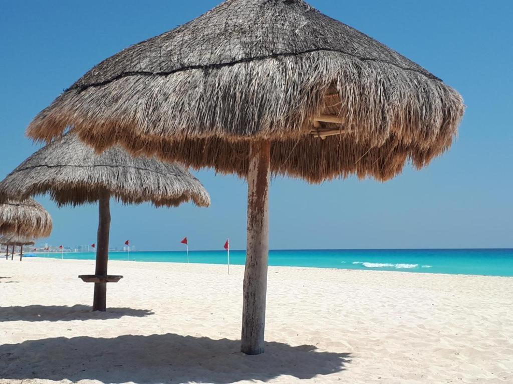 Departamentos Al Lado Del Mar En Zona Hotelera Cancun Exterior photo